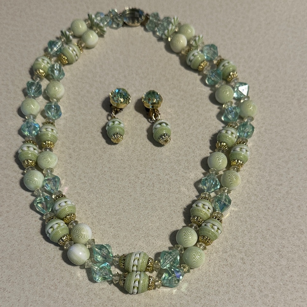 Vintage W Germany Green/Gold tone faceted Beaded Necklace and Earring Set(802)